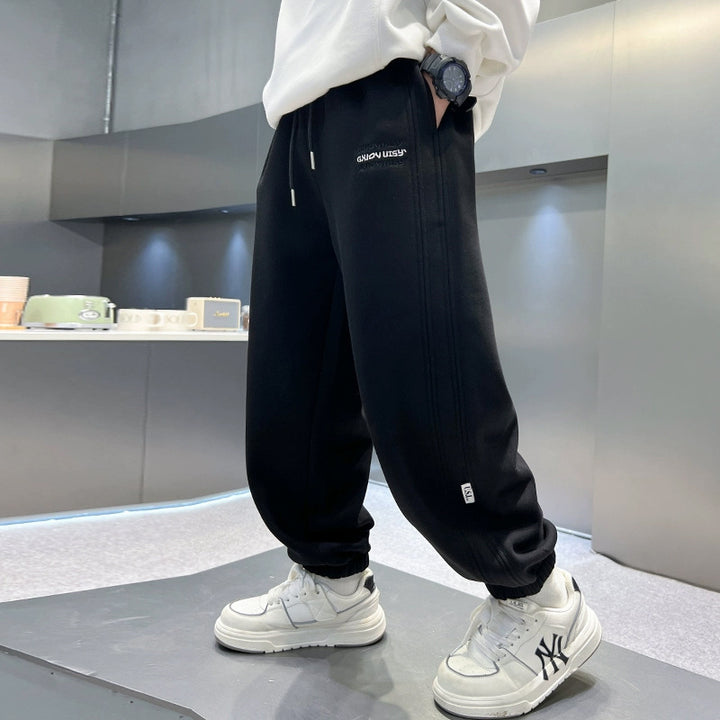 Unisex casual joggers with practical side pockets Mune Fashion