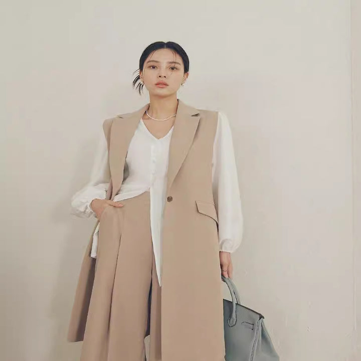 Women's sleeveless long vest in tailoring with flap pockets and single-breasted button placket Mune Fashion