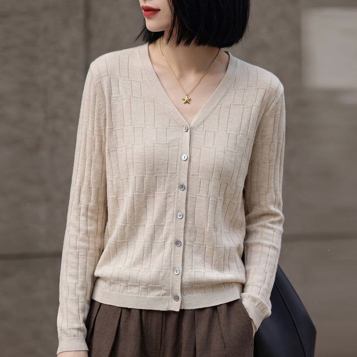 Ladies V-neck fine knit cardigan with structured block design and continuous button placket Mune Fashion