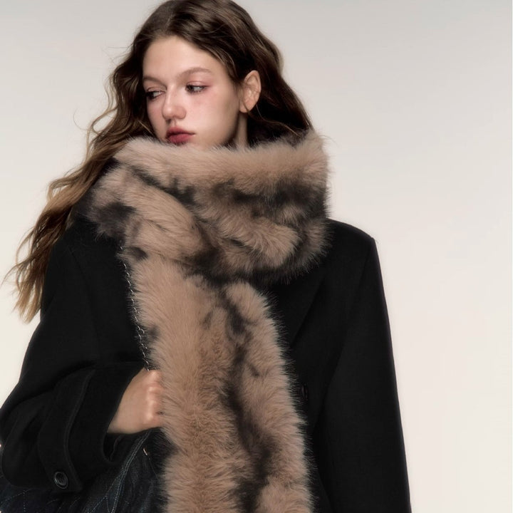 Women's luxurious long faux fur stole with patterned look and voluminous texture Mune Fashion