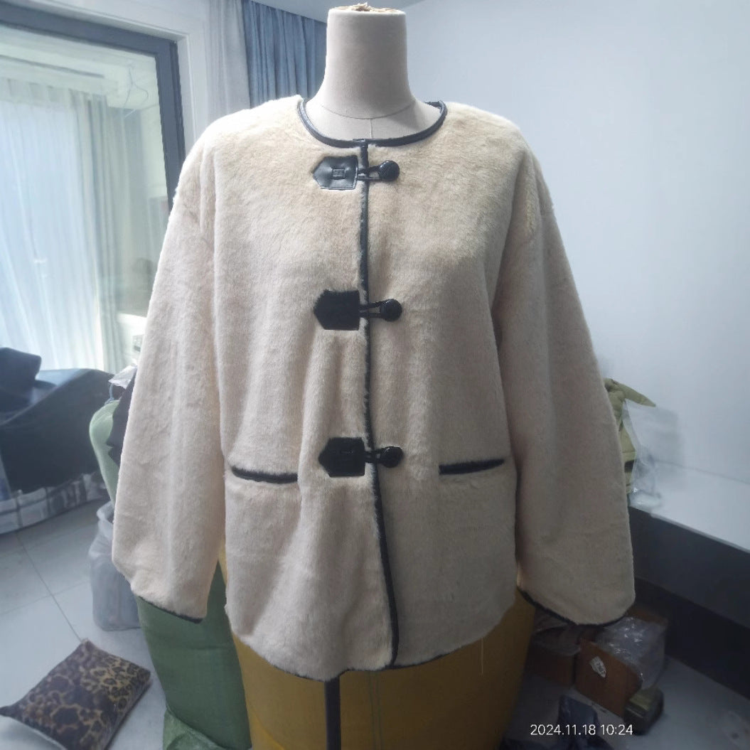 Women's short teddy coat with toggle closure, faux leather edging and patch pockets Mune Fashion