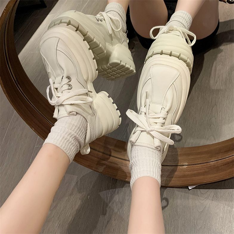 Women Sneakers with futuristic design and cushioning comfort sole Mune Fashion