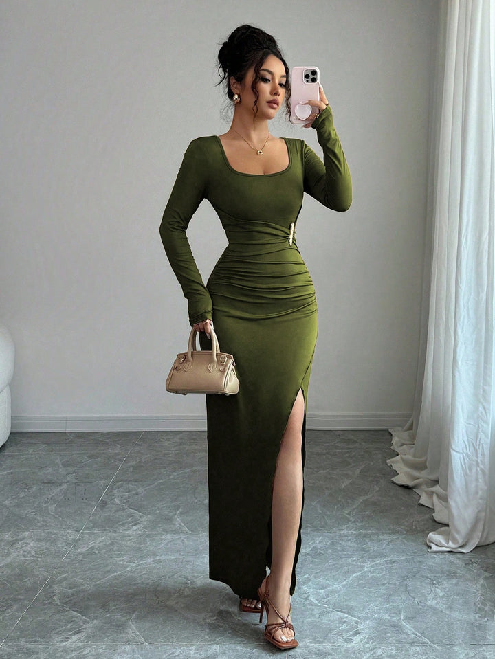 Ladies body-hugging maxi dress with square neckline, fitted gathering and high side slit Mune Fashion
