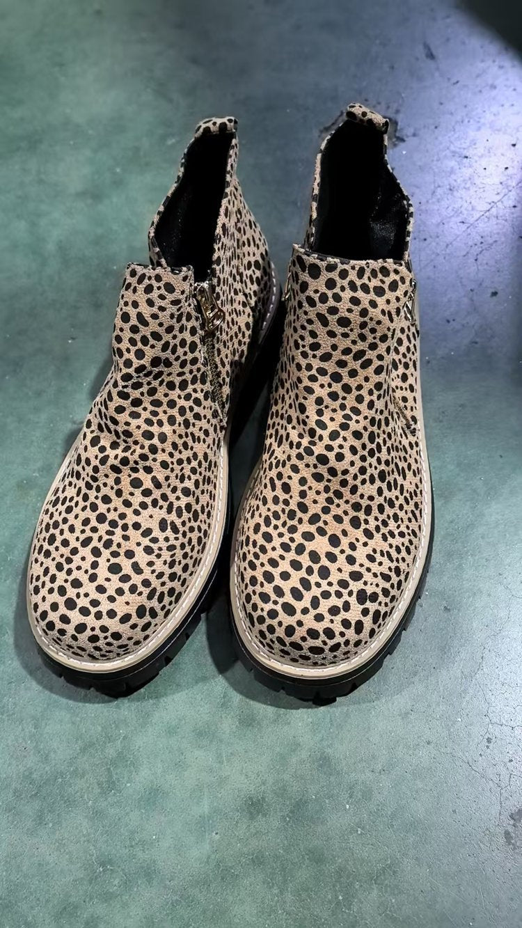 Ladies Ankle Boots with chunky tread sole and side zipper Mune Fashion