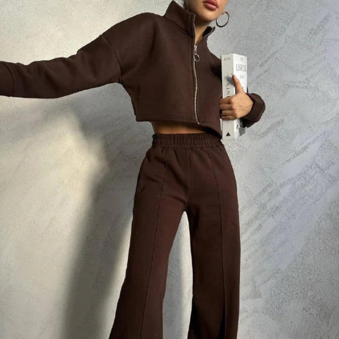 Women's cropped zip-up sweatshirt with stand-up collar and high-waisted jogger pants set Mune Fashion