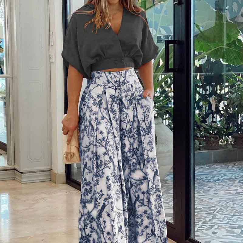 Women Elegant high-waisted palazzo pants with wide leg, pleats and side pockets Mune Fashion