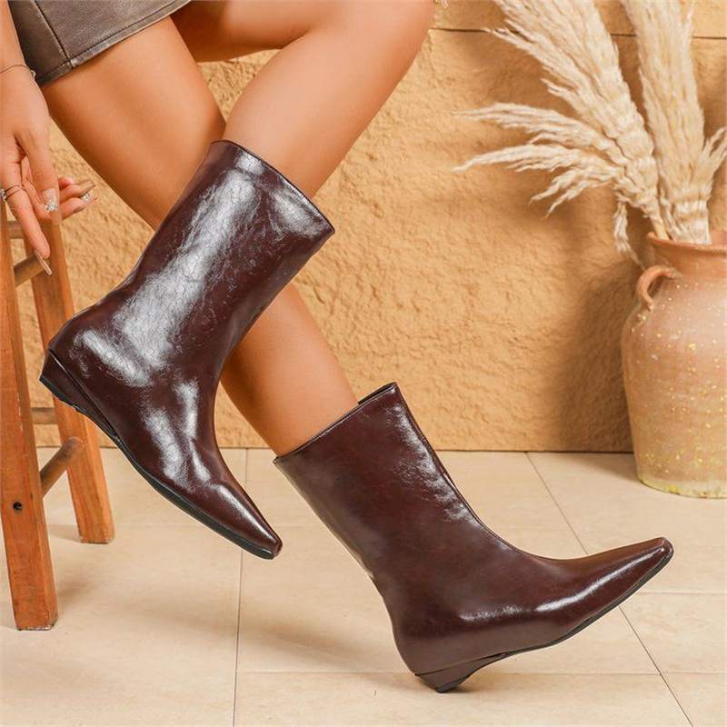 Women's midi ankle boots with pointed toe shape, suede look and sleek wedge heel Mune Fashion