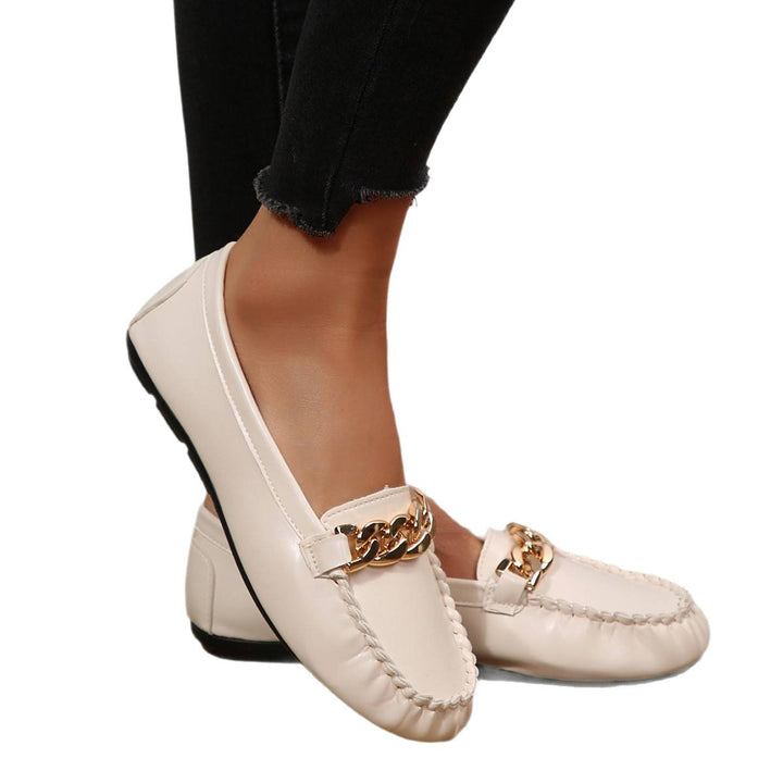 Women Comfortable Moccasins with Fashionable Chain Detail Mune Fashion