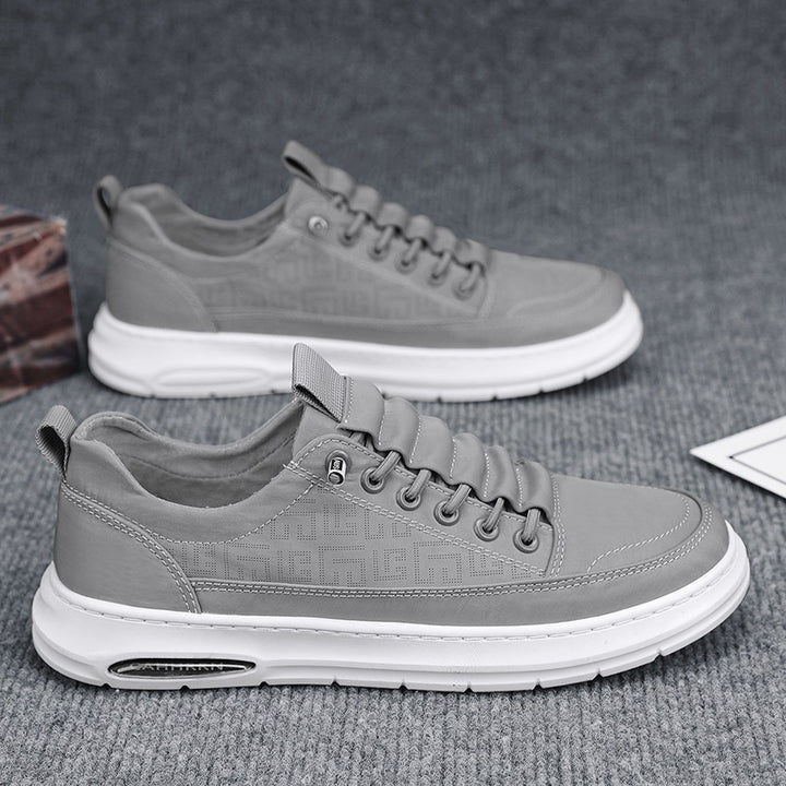 Men's Lightweight Sneakers with Low Cut, Embossed Pattern, Air-Cushioned Sole and Padded Entry Mune Fashion