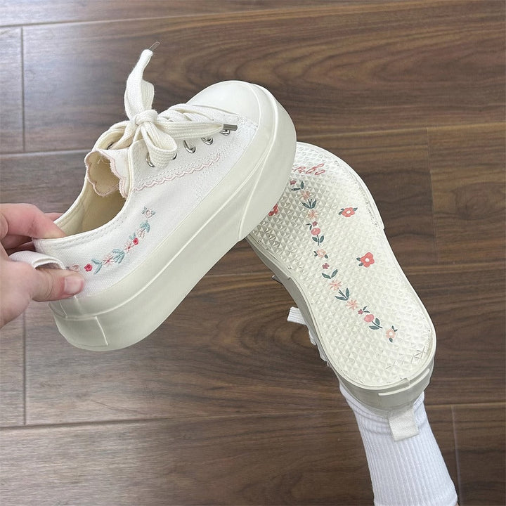 Women's sneakers with playful appliqués and elastic sole Mune Fashion