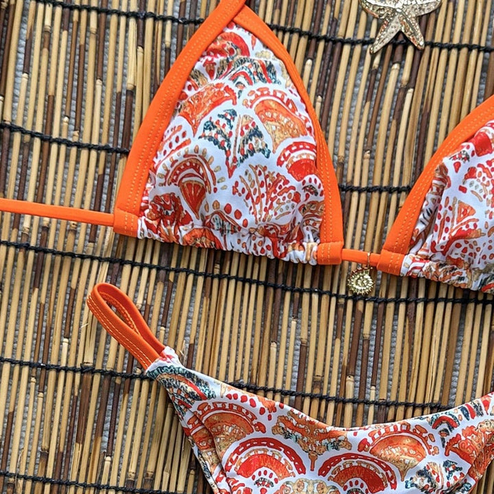 Women's triangle bikini with playful ornament pattern Mune Fashion