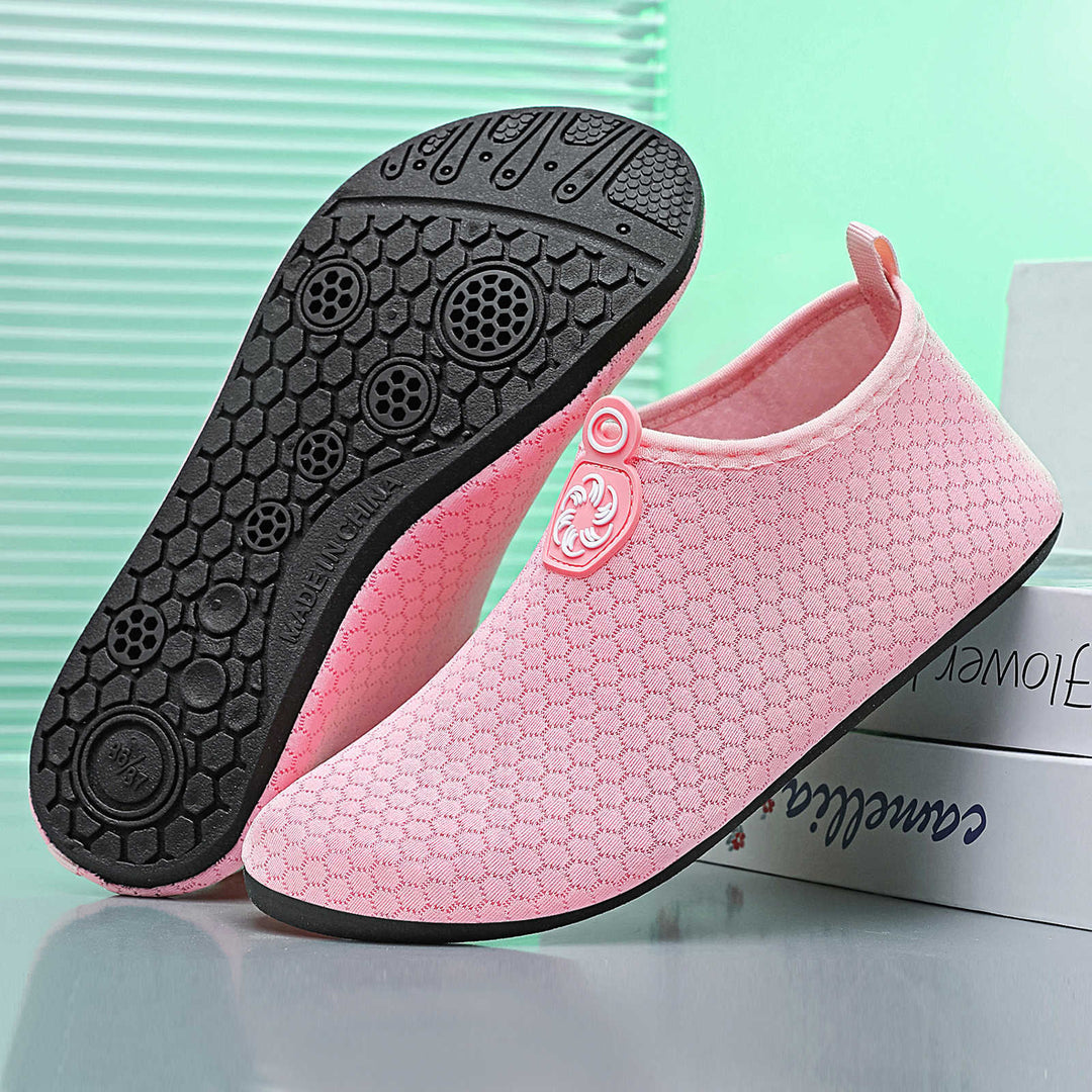 Women's lightweight knitted water shoe Slip-On with seamless sock shaft and non-slip rubber sole Mune Fashion