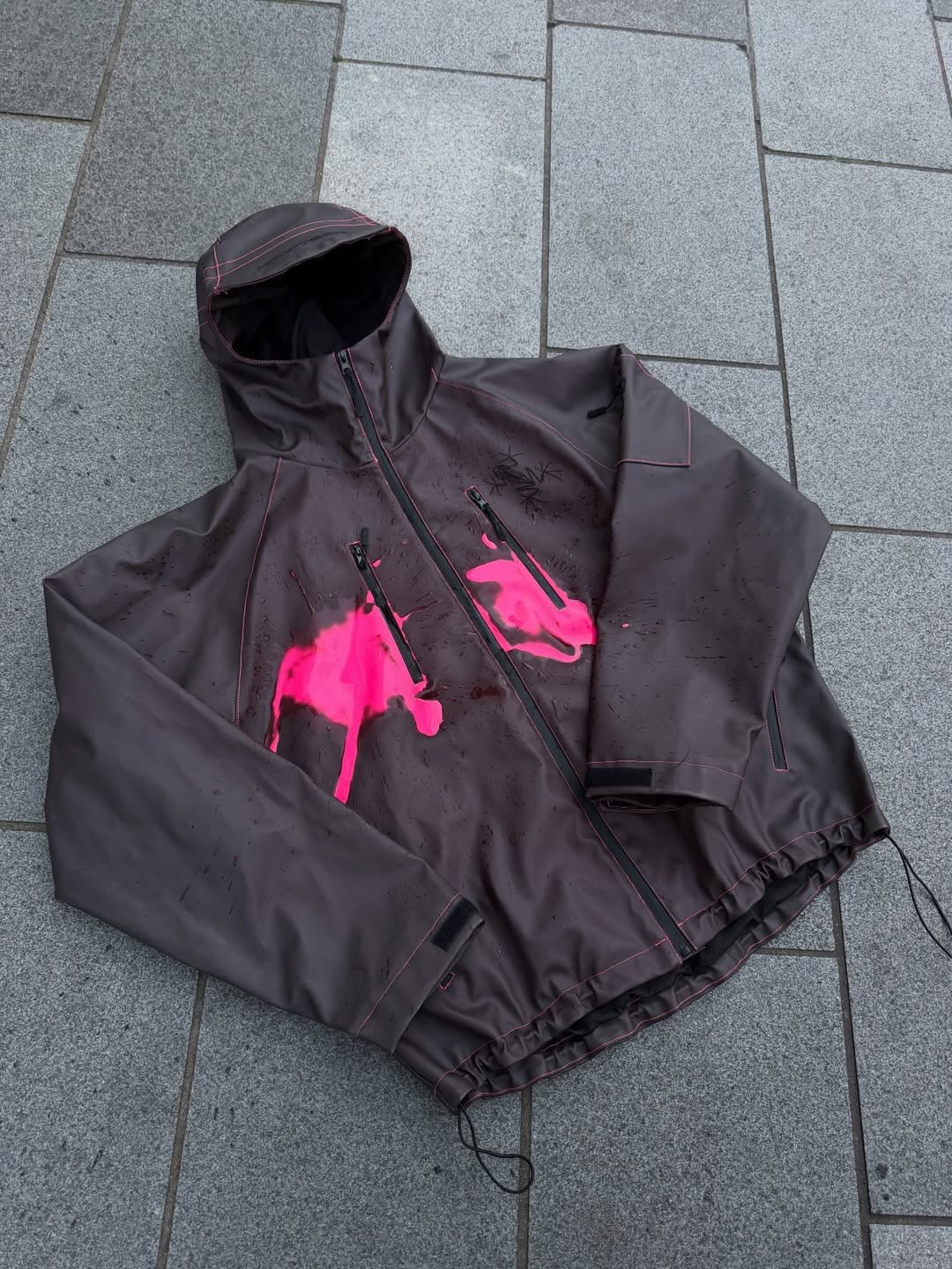 Women's nan waterproof hoodie jacket with splash print design, vertical zippered pockets, and adjustable hem Mune Fashion