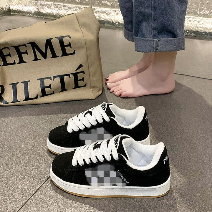Women low sneaker with rubber sole and suede look Mune Fashion