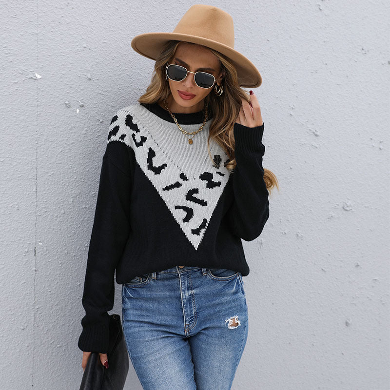 Women's fine knit sweater with contrasting leopard jacquard yoke and casual silhouette Mune Fashion