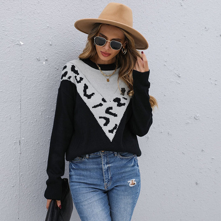 Women's fine knit sweater with contrasting leopard jacquard yoke and casual silhouette Mune Fashion