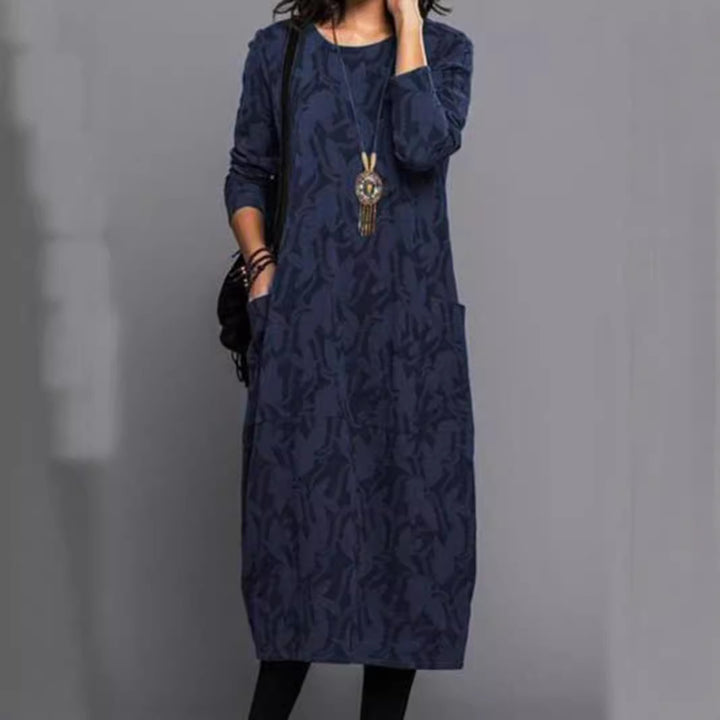 Women's casually cut midi dress made of fine knit with tone-on-tone jacquard, round neckline, and side pockets Mune Fashion