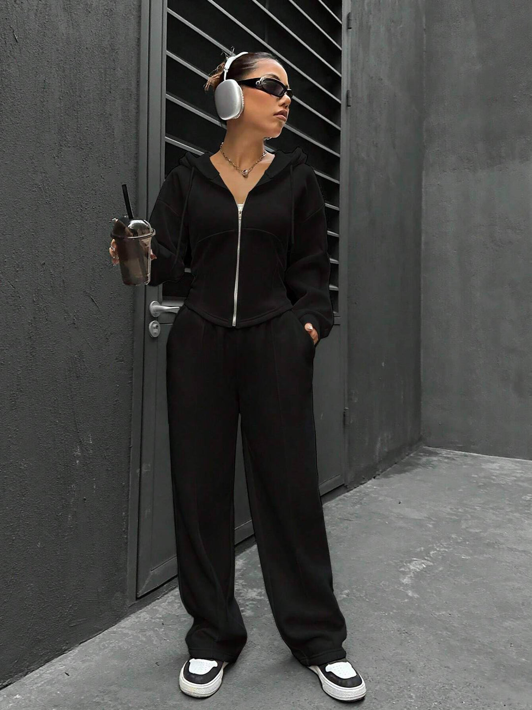 Women’s zip hoodie and wide sweatpants set with tailored seam guidance Mune Fashion