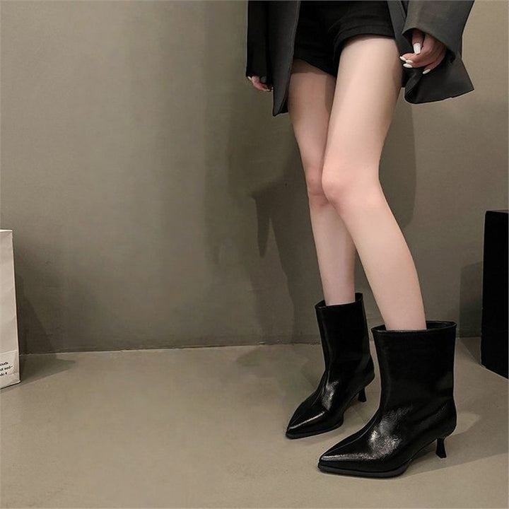 Ladies high-cuffed pointed ankle boots made of smooth leather with a slim silhouette Mune Fashion