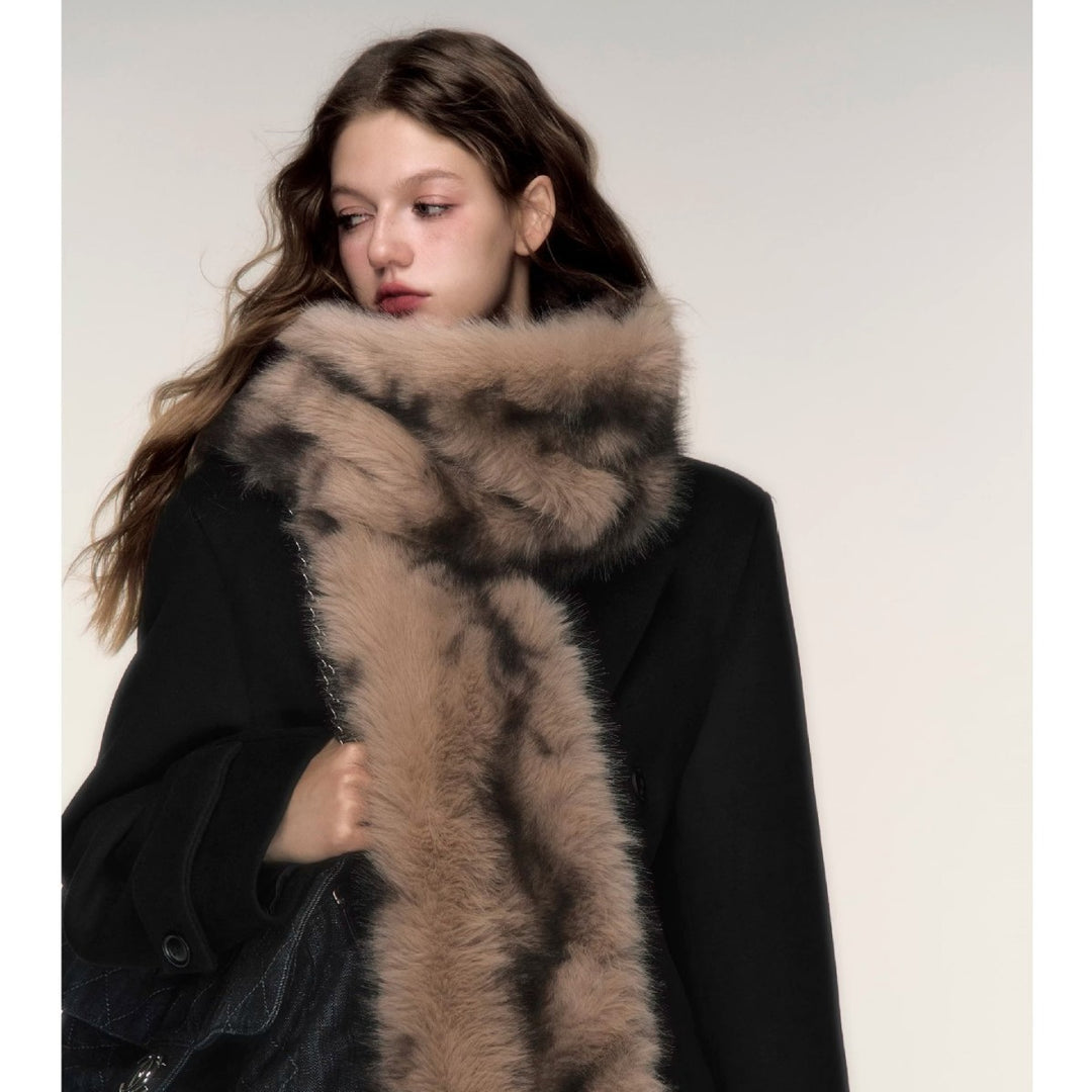 Women's luxurious long faux fur stole with patterned look and voluminous texture Mune Fashion