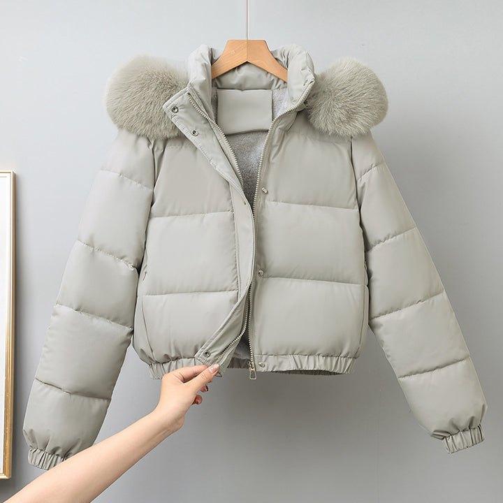 Women's short cut thermo bomber jacket with voluminous hood trim and elastic hem Mune Fashion