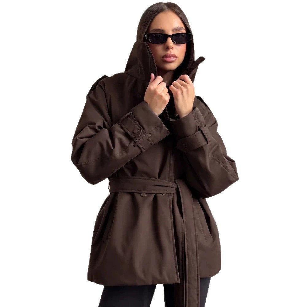 Women Short Technical Trench with High Collar Flap, Double Press Button Placket and Tailoring Tie Belt Mune Fashion