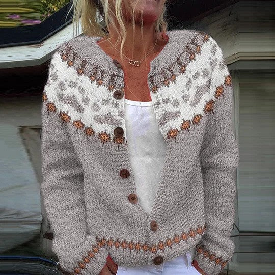Women's patterned cardigan with round yoke, wooden buttons, and welt pockets Mune Fashion