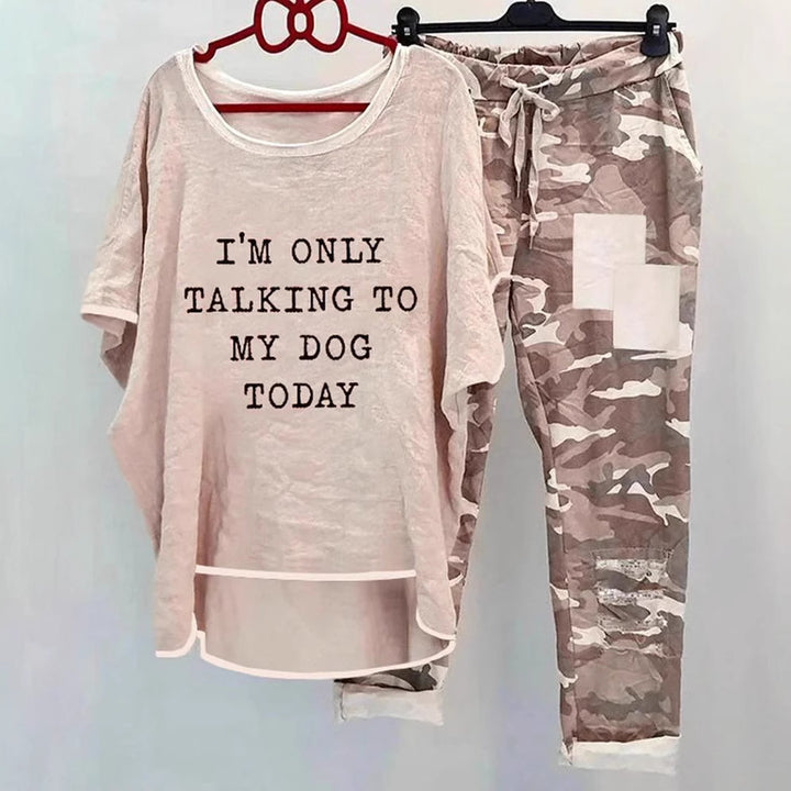 Women casual wide set with slogan print, loosely cut long shirt and camouflage joggers Mune Fashion
