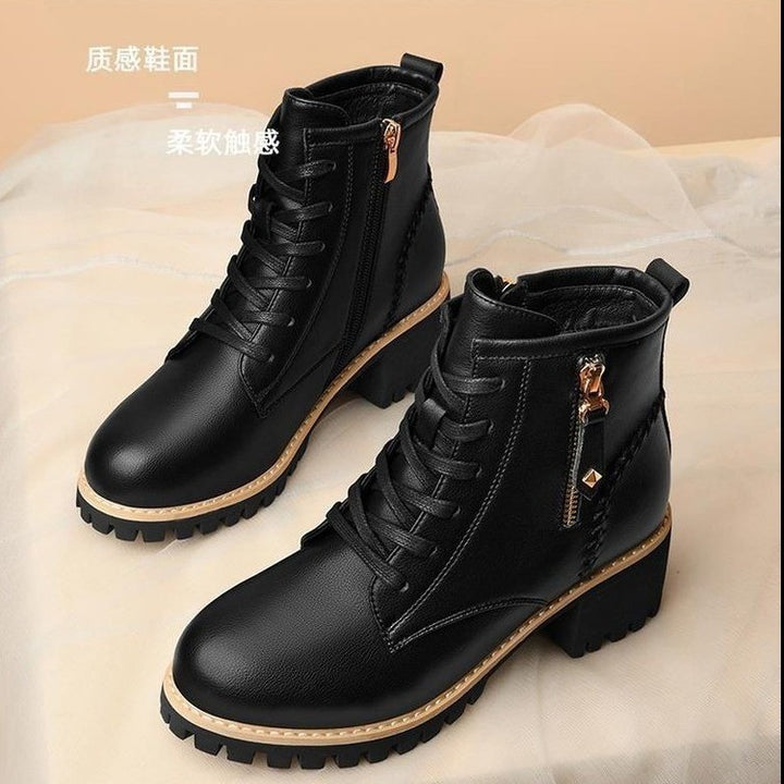 Women's lace-up ankle boots in leather look with block heel, tread sole, and side zipper Mune Fashion