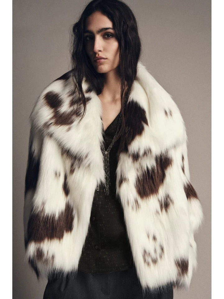 Women's short coat made of dotted high-pile faux fur with voluminous shawl collar Mune Fashion