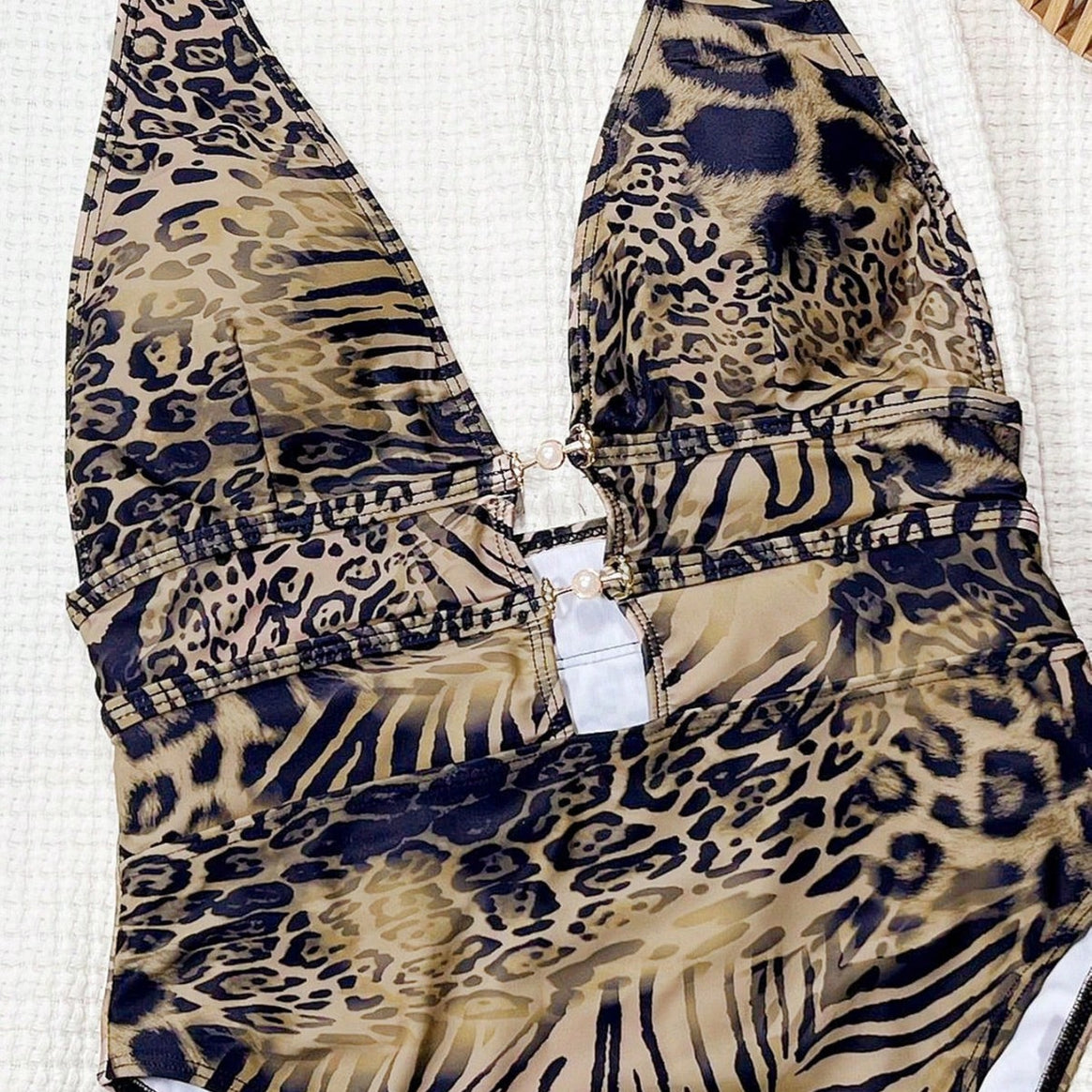 Women's One-Piece Swimsuit with Deep V-Neck and Fashionable Animal Print Mune Fashion