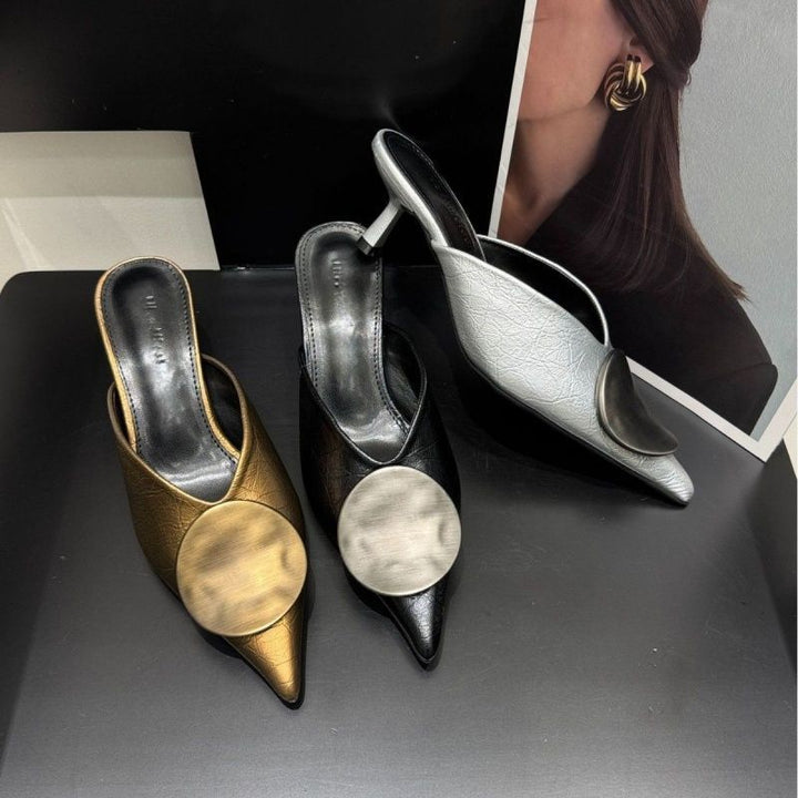 Women's pointed toe mule with low kitten heel and decorative metal plate Mune Fashion