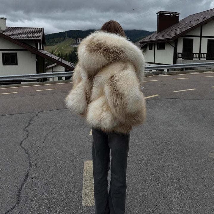 Ladies luxurious short-cut faux fur bomber with voluminous shawl collar and contrasting fur accents Mune Fashion