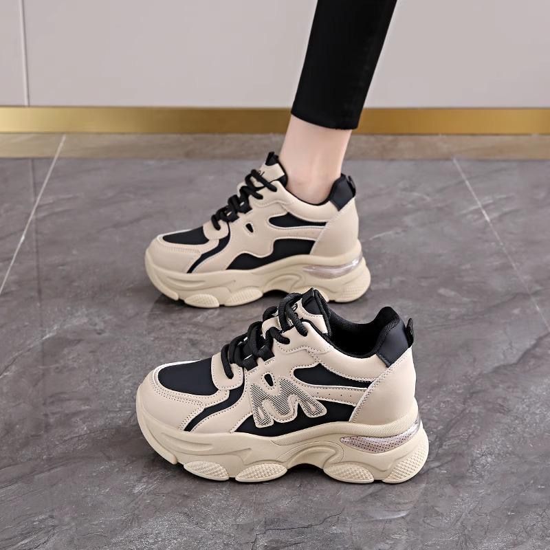 Women Chunky Sneakers with optimal cushioning and sporty surface texture Mune Fashion