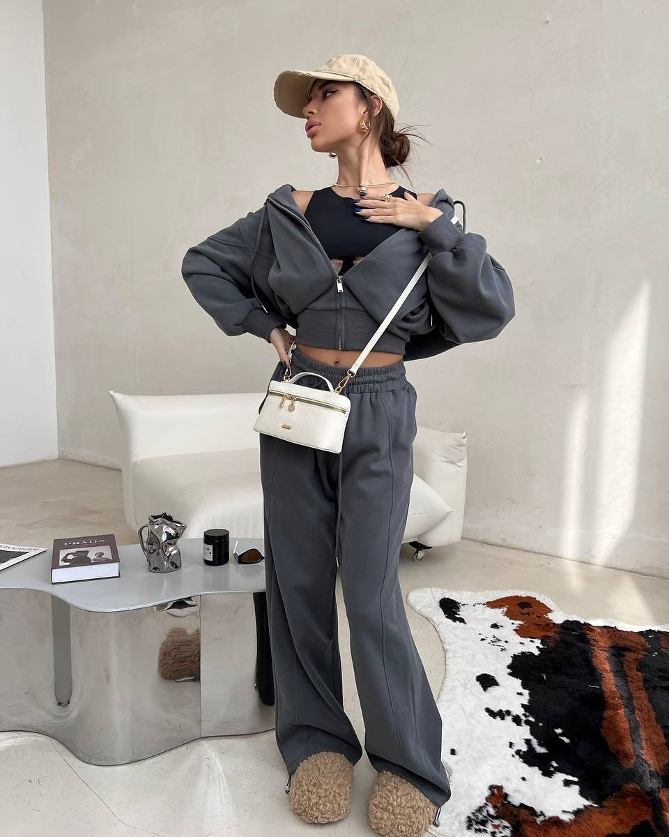 Ladies Two-Piece Loungewear Set with Short Zip Hoodie and High-Waisted Wide Jogging Pants Mune Fashion
