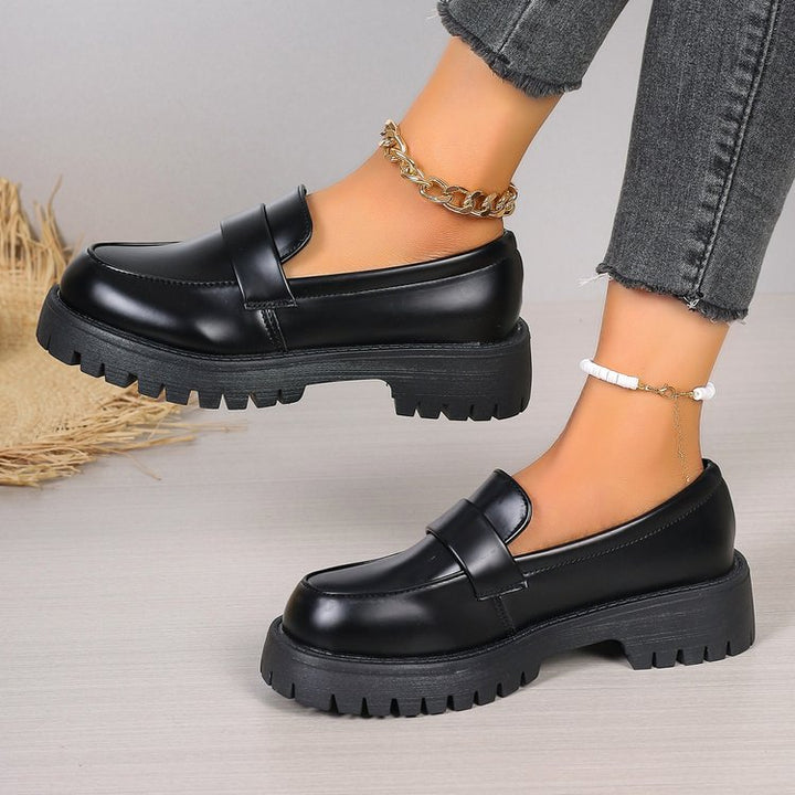 Women's robust platform loafers with profiled tractor sole and cushioned comfort footbed Mune Fashion
