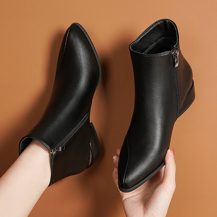 Damen Kurzstiefelette mit spitzer Zehenpartie und skulptiertem Blockabsatz Mune Fashion