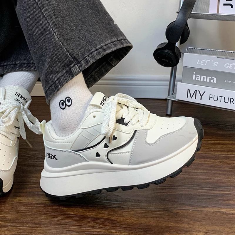 Ladies' platform sneaker in retro trail look with heart decorative seams and chunky tread sole Mune Fashion