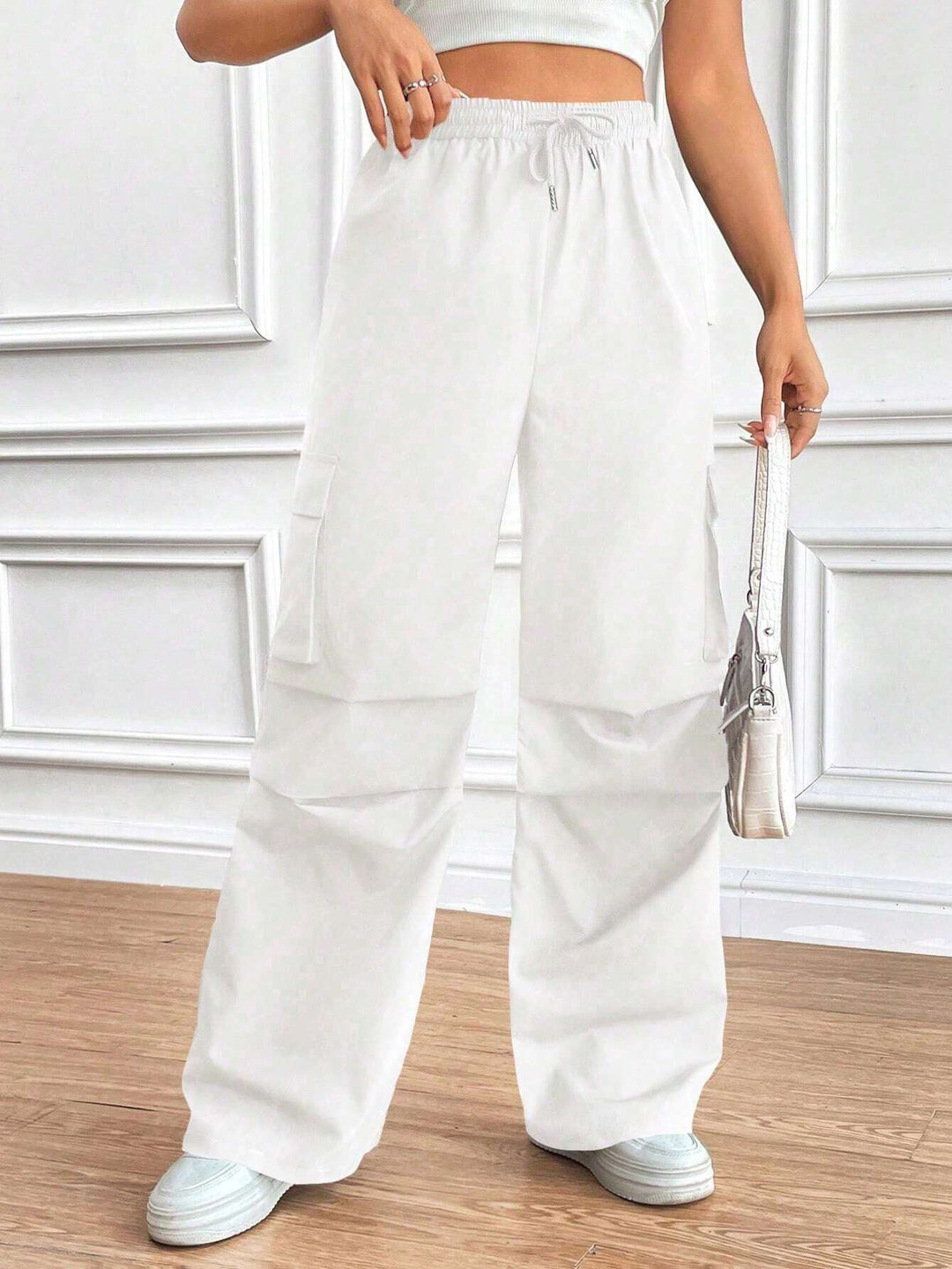 Women's Wide High-Waist Cargo Pants with Elastic Waistband and Large Flap Pockets Mune Fashion