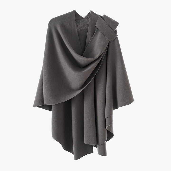 Women's hooded poncho made of fine knit with asymmetric hem Mune Fashion