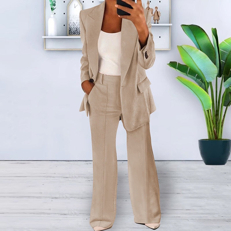 Women’s office-appropriate pantsuit set with wide trousers and tailored blazer Mune Fashion