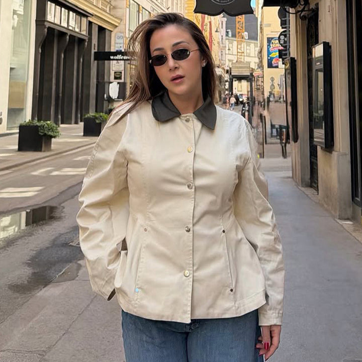 Women's fitted lightweight transition jacket with peplum and contrasting shirt collar Mune Fashion