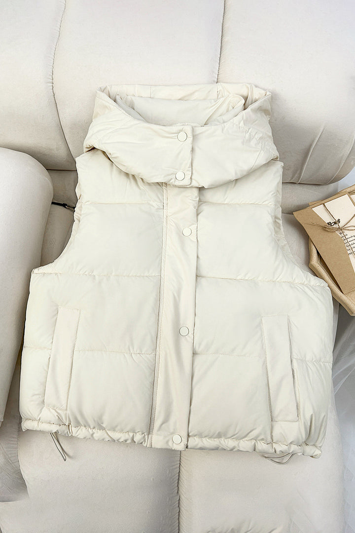 Women’s short quilted vest with voluminous stand-up collar, snap button placket, and adjustable drawstring hem Mune Fashion