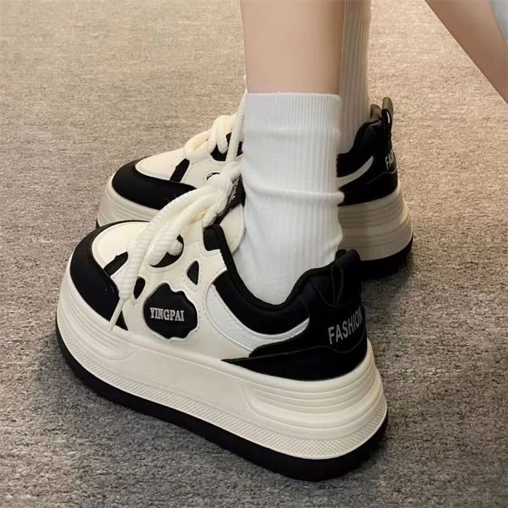 Women's sporty sneakers with breathable surface structure and cushioning profile Mune Fashion