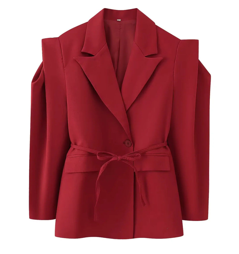 Women's blazer with shoulder cutouts, belted waist and single button closure Mune Fashion