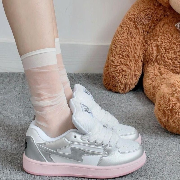 Women's sporty sneakers with breathable upper material and padded sole Mune Fashion