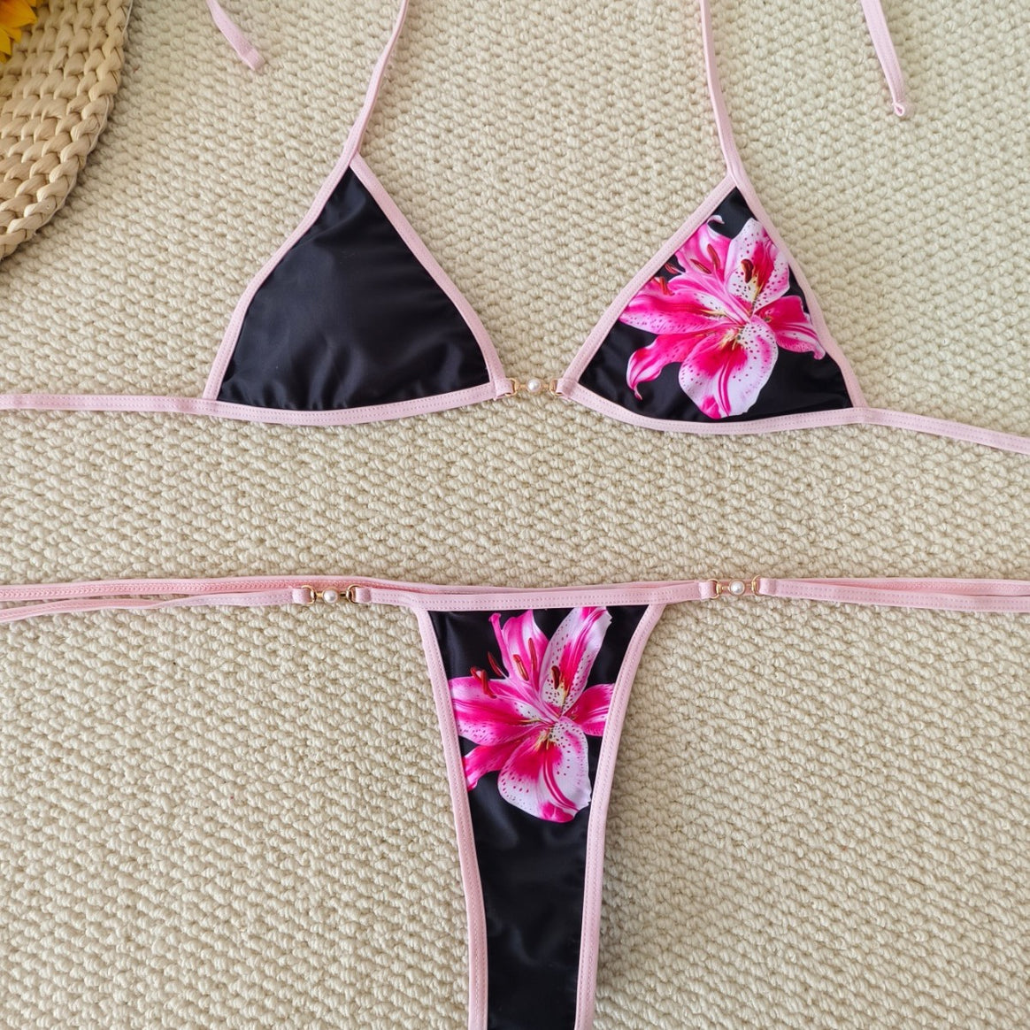 Women's bikini set with floral design and adjustable straps Mune Fashion