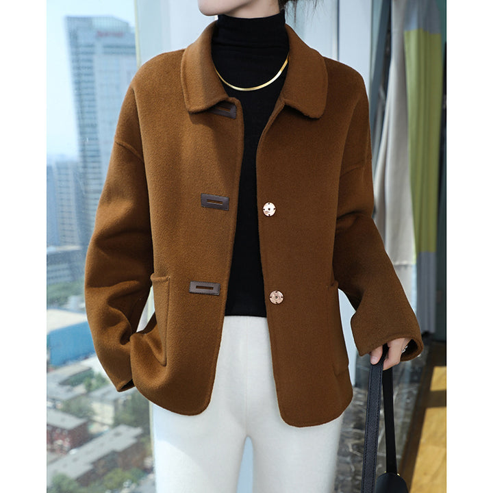 Ladies short coat made of wool blend with shirt collar, boxy silhouette and side pockets Mune Fashion