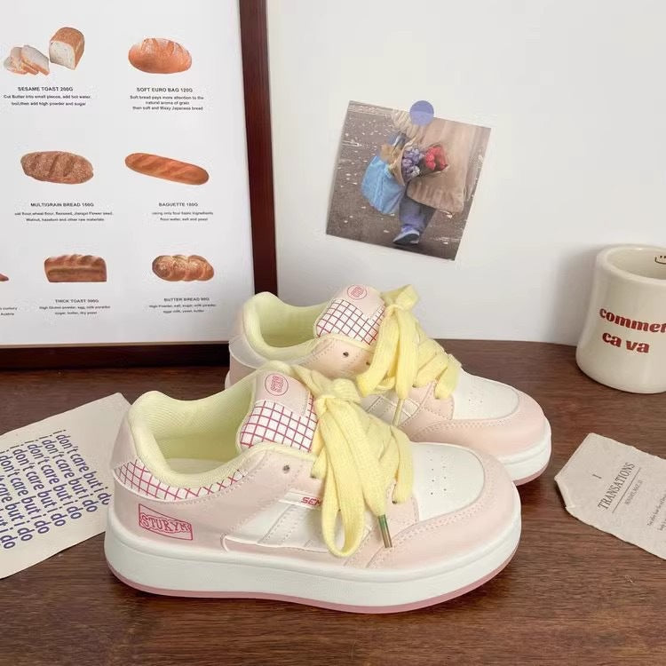 Women’s sporty platform sneakers with pronounced lacing system and trendy design Mune Fashion
