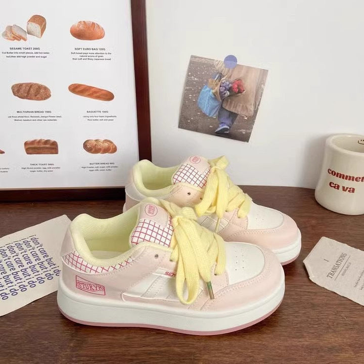 Women’s sporty platform sneakers with pronounced lacing system and trendy design Mune Fashion